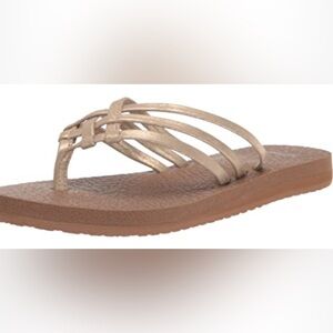 Sanuk size 9 flip flop sandals